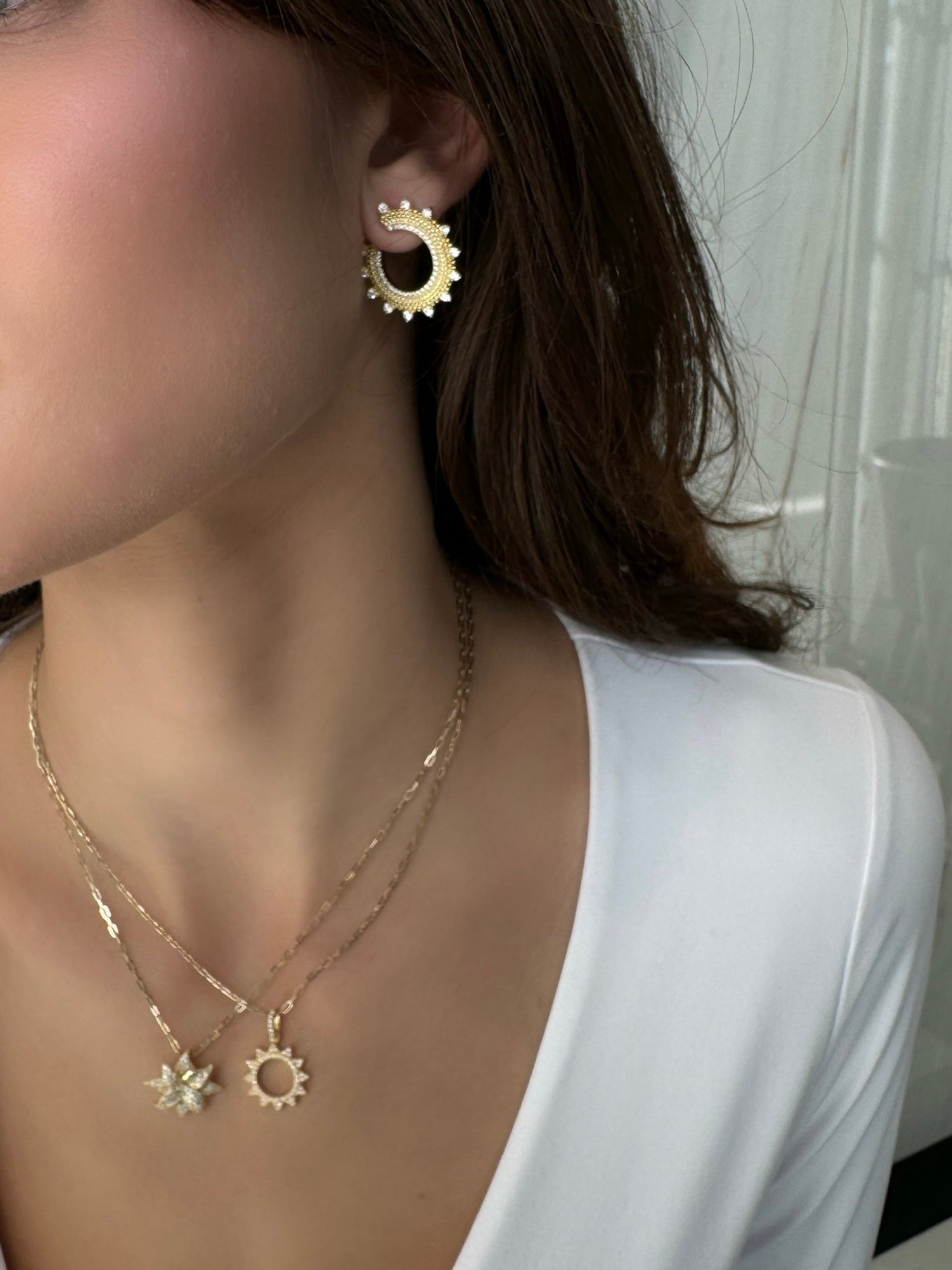 How to Choose Jewelry for Your Skin Tone: A Complete Guide
